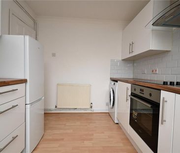 2 bedroom ground floor flat to rent - Photo 4