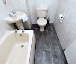 6 bedroom Flat in Estcourt Avenue, Leeds - Photo 6