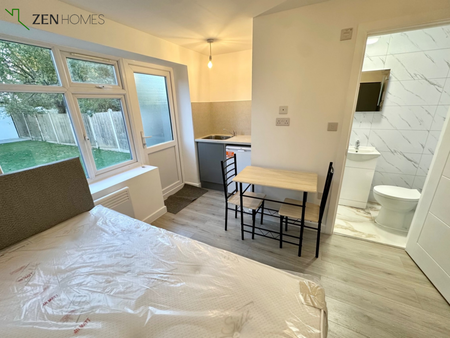 Studio to rent - Photo 4