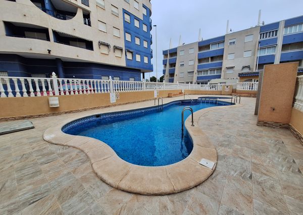 Ref.7505 2-Bedroom Apartment Just 300m from the Beach