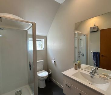 Lock & leave 2 bedroom townhouse in St Albans - Photo 6