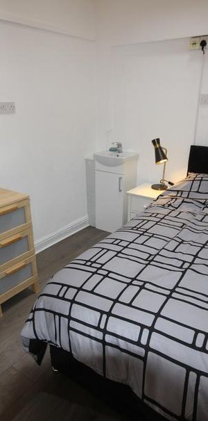 1 bedroom in a house share to rent - Photo 1