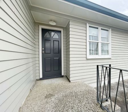 Cosy 3 bedroom family home at Mount Wellington - Photo 2