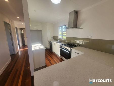 Beautiful Home With Scenic Views - Photo 3