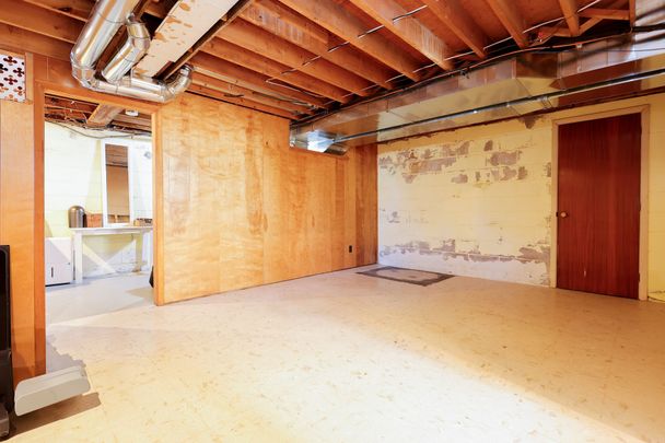 For Lease - 670 Victoria Street, London East, Ontario - Photo 1