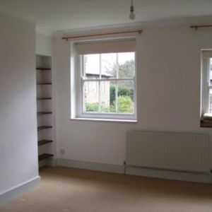 Price £1,700 pcm - Available 24/01/2026 - Part Furnished - Photo 1