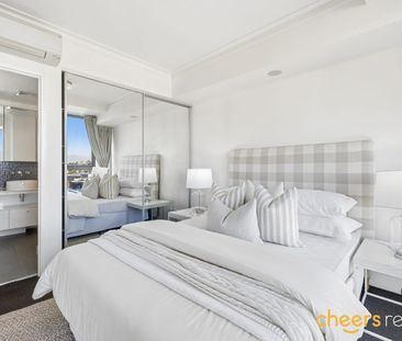 Stunning Architectural Masterpiece in South Brisbane! - Photo 6