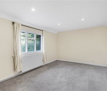 A Grade II Listed 2 bedroom semi detached character cottage in an a... - Photo 2