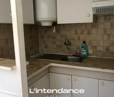 HYERES GIENS - LA PINEDE - T2 NU A LOUER 28.55 M2 700 EUR CC - Photo 2