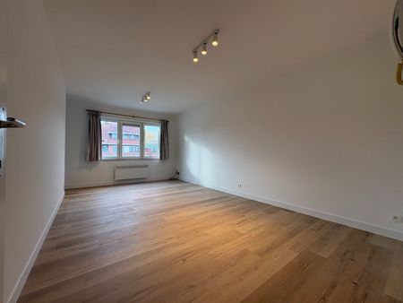 Lichtrijk appartement met twee slaapkamers - Photo 5