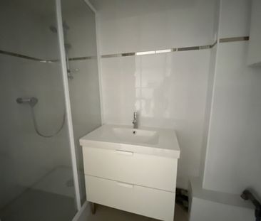 Location Appartement 2 pièces 50m² TOURVES 83170 - Photo 2