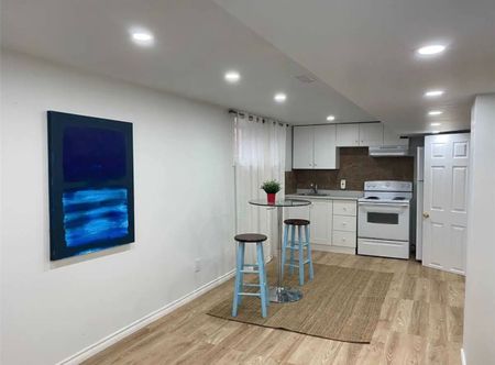 For Lease - 98 Avondale Avenue Unit# Lower, Toronto, Ontario - Photo 2