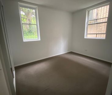 Alexandria - Photo 2