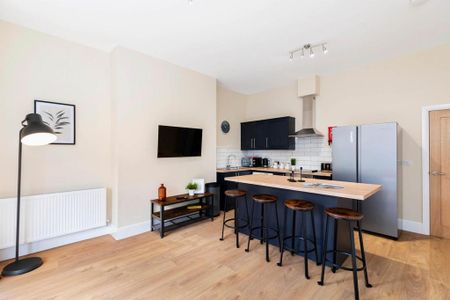 4 bedroom flat to rent - Photo 4