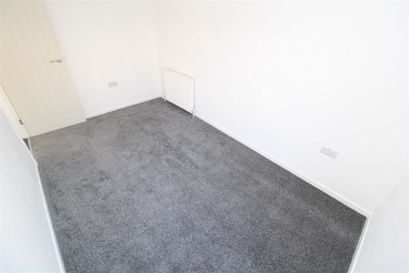 House - Terraced For Rent Oxford Street, Ferndale - Photo 2