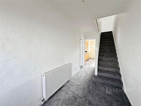 3 bedroom flat to rent - Photo 3