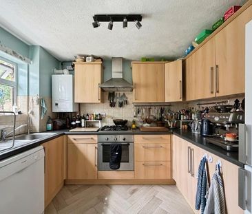 2 bedroom end of terrace house to rent - Photo 3