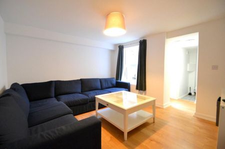 1 bedroom in a house share to rent - Photo 2