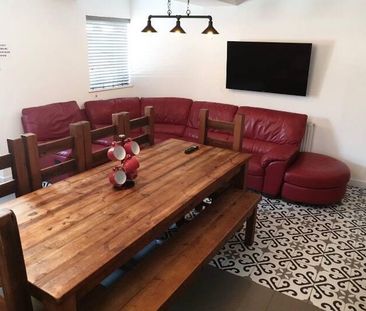 6 bedroom house to rent - Photo 3