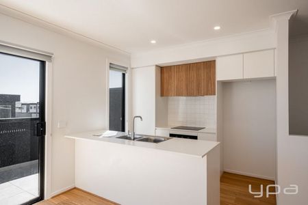 Brand New Living! - Photo 3