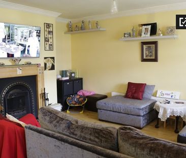 Cozy room to rent in 3-bedroom house in Ballymun, Dublin - Photo 3
