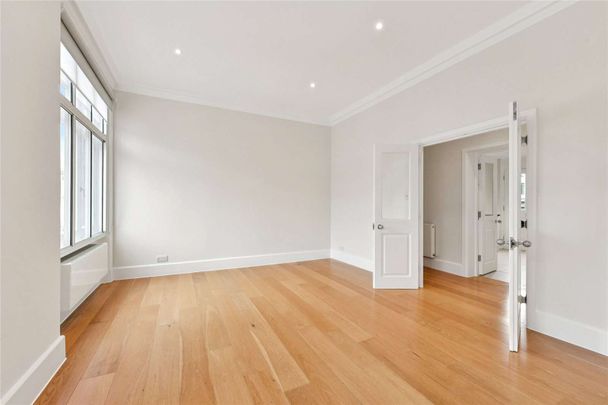 A newly redecorated two bedroom property with balcony. - Photo 1