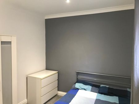 5 bedroom detached house to rent - Photo 3