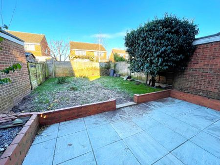 2 bedroom semi-detached house to rent - Photo 5