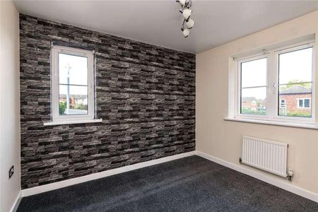 Wyvern Close, Milton Regis, Sittingbourne, Kent, ME10 - Photo 4