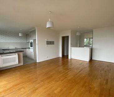 RENOVATED TWO-BEDROOM APARTMENT WITH STUNNING BAY VIEWS! - Photo 6