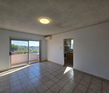 Neat and Tidy 2 Bedroom Unit - Photo 1