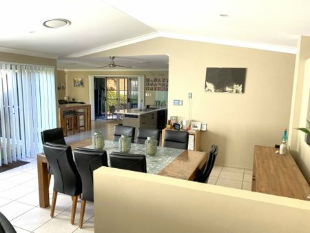 Executive home high on the hill in Steele Court - Photo 4