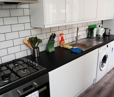 4 bedroom terraced house to rent - Photo 2