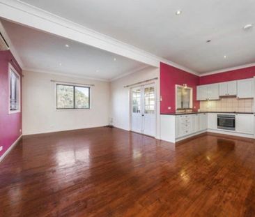 Blacktown - Photo 6
