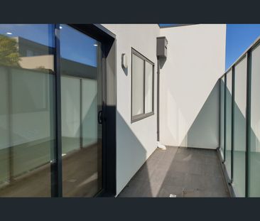 4/4 Albert Avenue, Oakleigh, Vic 3166 - Photo 2