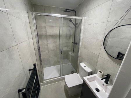 1 bedroom in a house share to rent - Photo 4