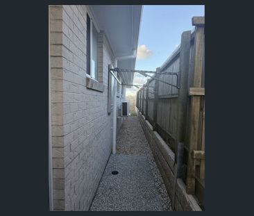 Two Ensuites, Butler’s Pantry & Contemporary Style Throughout - Photo 2