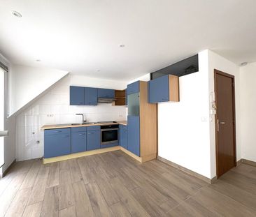 Lichtrijk appartement met 2 slaapkamers in het centrum van Torhout - Photo 4