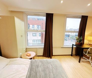 Room in a Shared Flat, Surrey Quays Station, SE16 - Photo 4