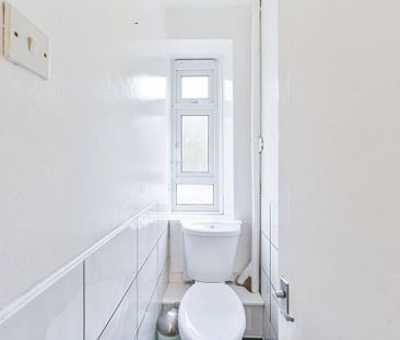 4 bedroom flat to rent - Photo 4