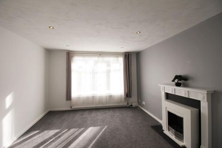 2 bedroom end of terrace house to rent - Photo 2