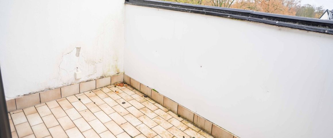 Direkt am Schmölderpark: Schickes DG-Appartement mit Einbauküche! - Photo 1