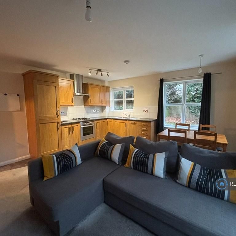 2 bedroom flat to rent - Photo 1