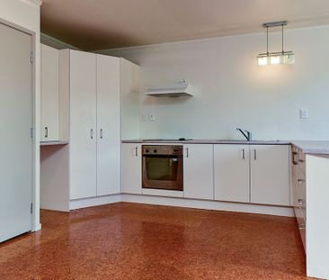 Sun-filled unit in Central Park Drive - Photo 4