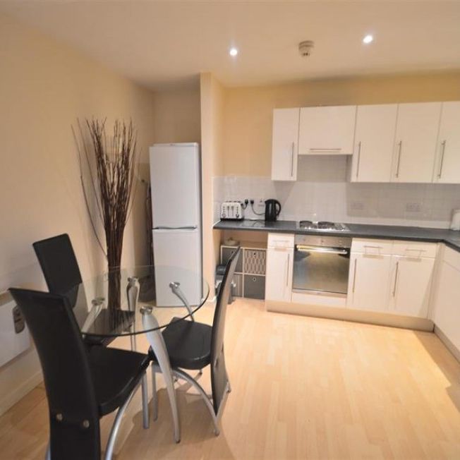 2 Bedroom Apartment To Let - Photo 1