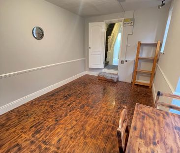 Victoria Park Road Room 1 - Photo 2