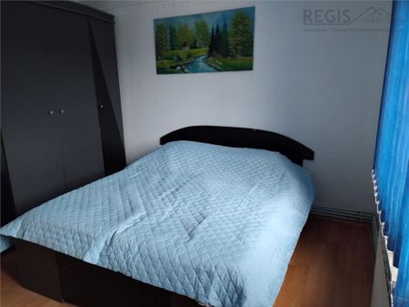 Apartament cu 3 camere situat in Tractorul - Photo 4