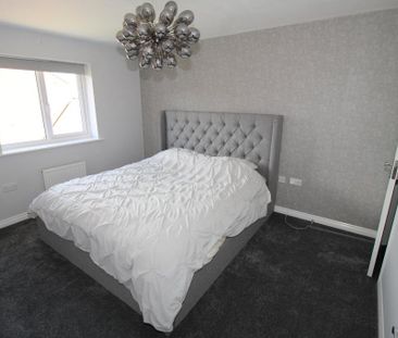 4 bedroom detached house to rent - Photo 4