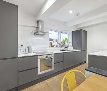 A lovely one bedroom flat in a unique development in Wimbledon. - Photo 2