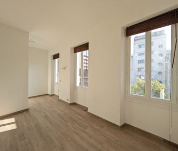 Location Appartement 2 pièces 43m² MARSEILLE 8ème - Photo 1